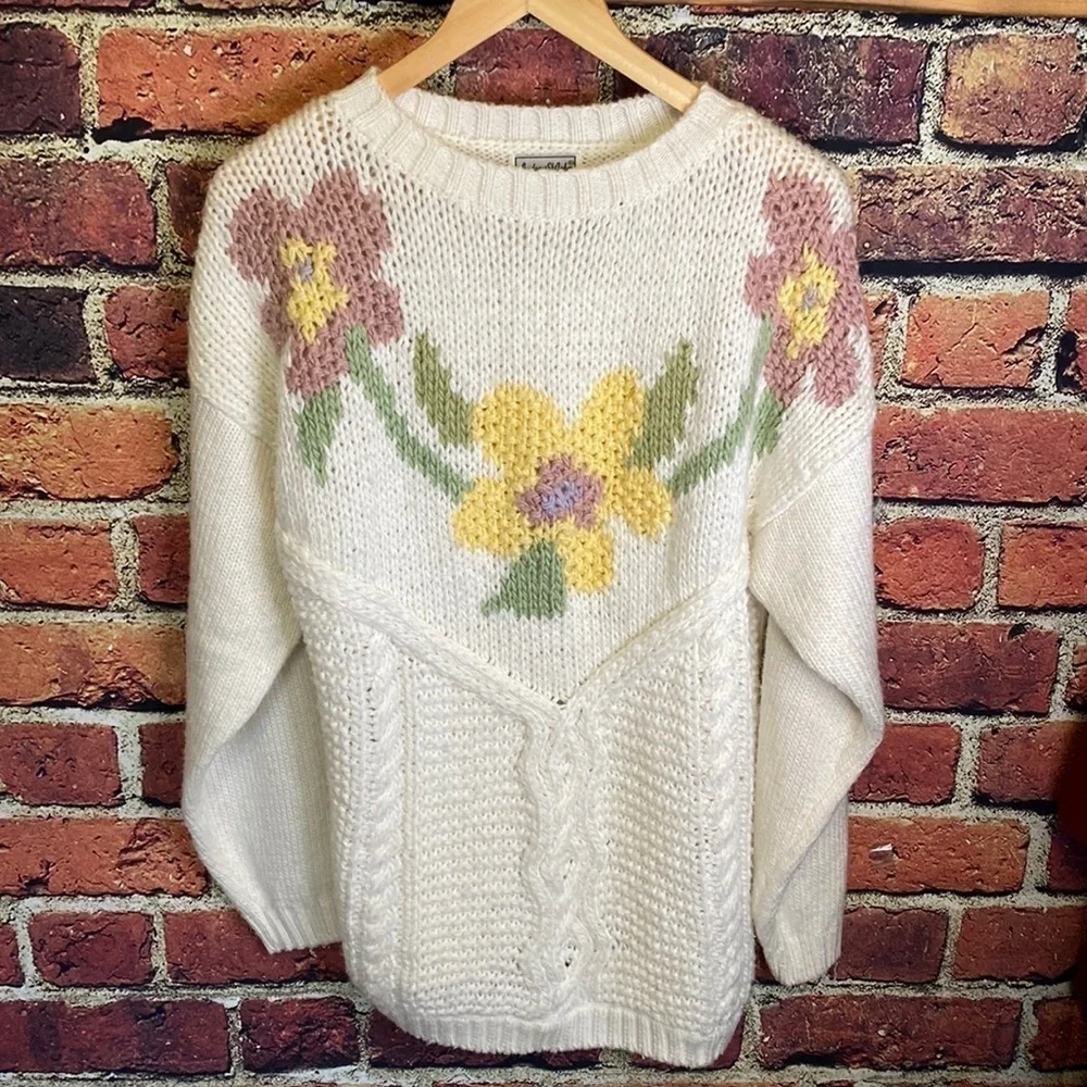 Andrew St.John Vintage Knit Sweater with Floral Design Size L - Picture 4 of 12